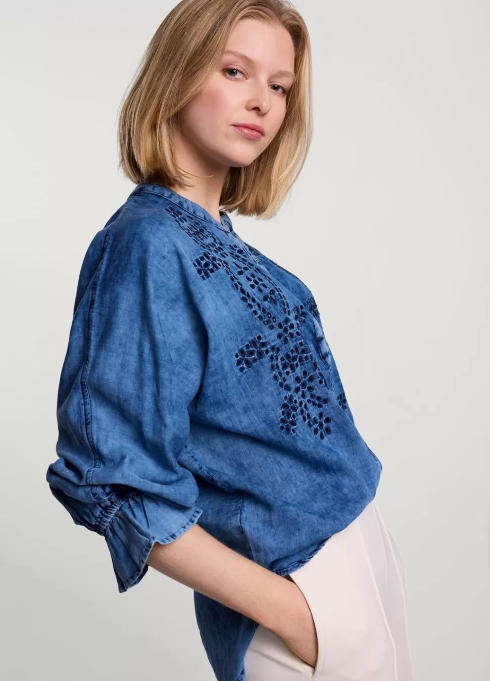 blouse_met_broderie_anglaise_3.webp Summum Woman Blouse Met Broderie Anglaise | Vrouwen Blouses