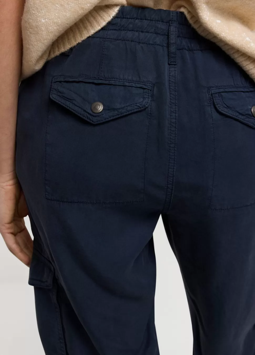 cargobroek_met_strik_3-1.webp Summum Woman Cargobroek Met Strik | Vrouwen Broeken & Jumpsuits