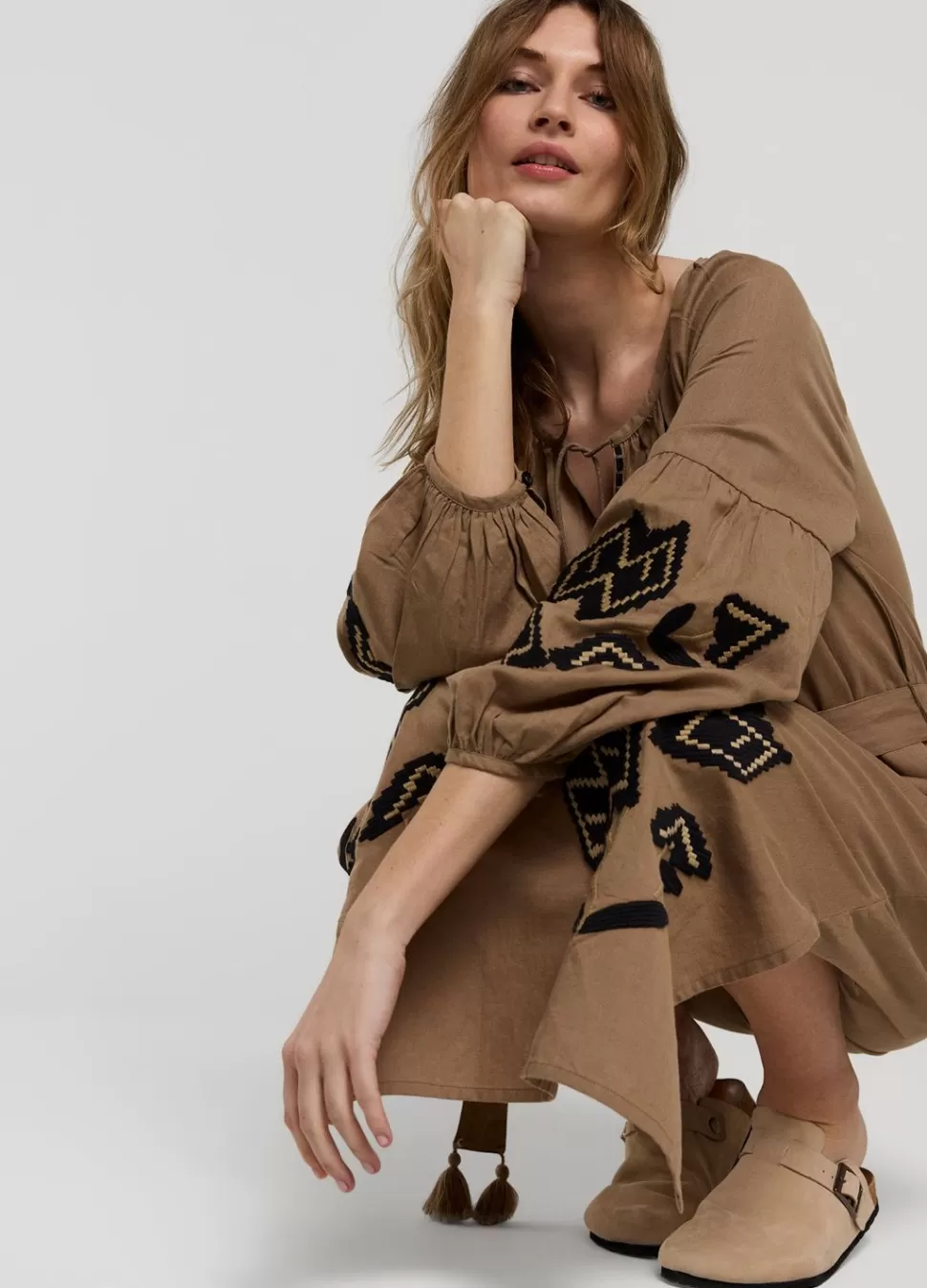 lange_jurk_met_borduur_3.webp Summum Woman Lange Jurk Met Borduur | Vrouwen Jurken