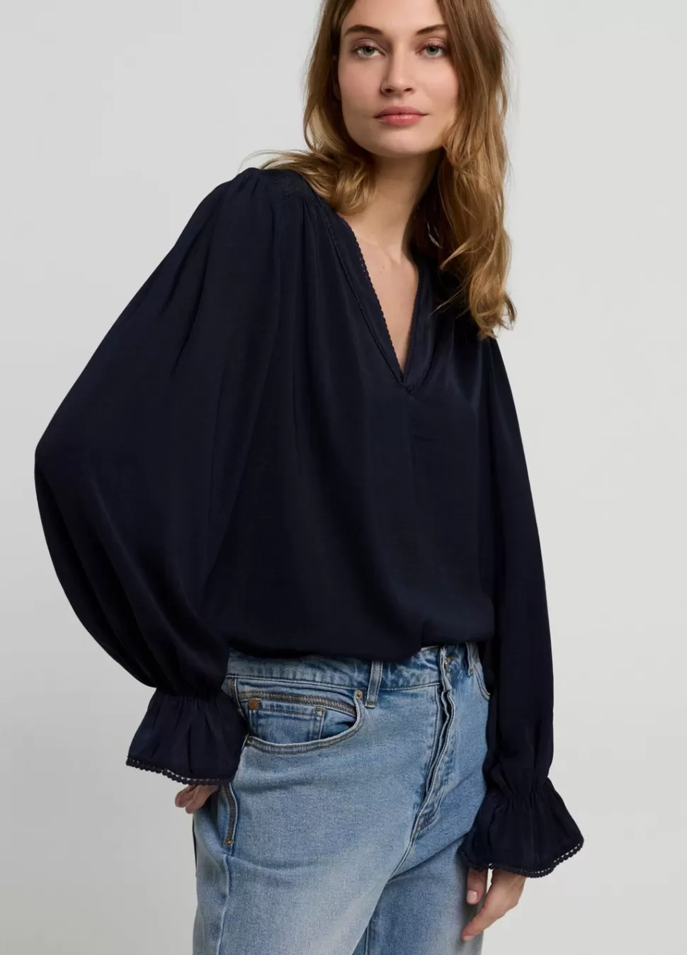 Summum Woman V-Hals Drapey Satin Top | Vrouwen Tops & T-Shirts